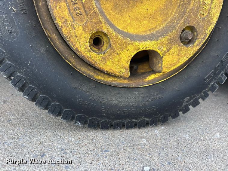 image for item ER3307 John Deere 1570 ZTR lawn mower