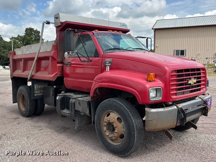 image for item ER3320 2000 Chevrolet C7 dump truck