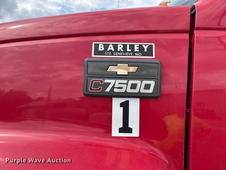 image for item ER3320 2000 Chevrolet C7 dump truck