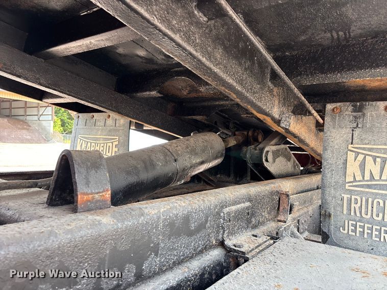 image for item ER3320 2000 Chevrolet C7 dump truck
