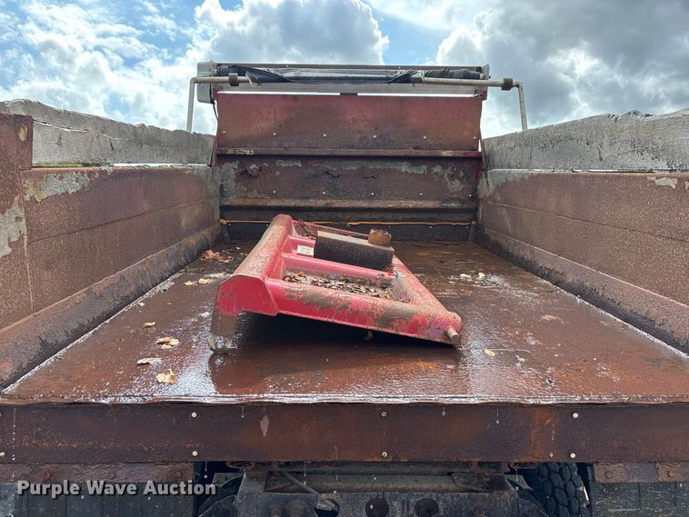 image for item ER3320 2000 Chevrolet C7 dump truck