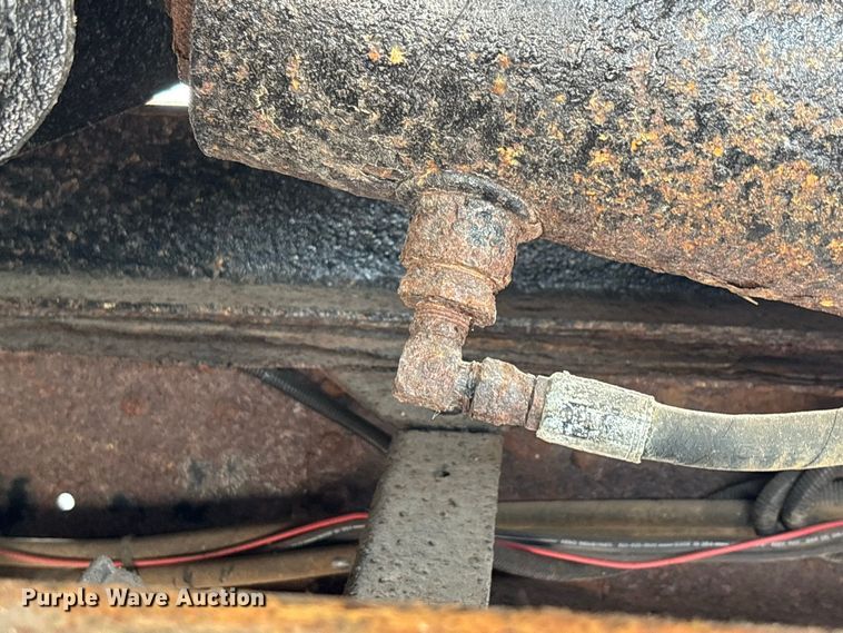 image for item ER3320 2000 Chevrolet C7 dump truck