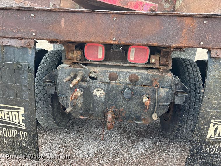 image for item ER3320 2000 Chevrolet C7 dump truck