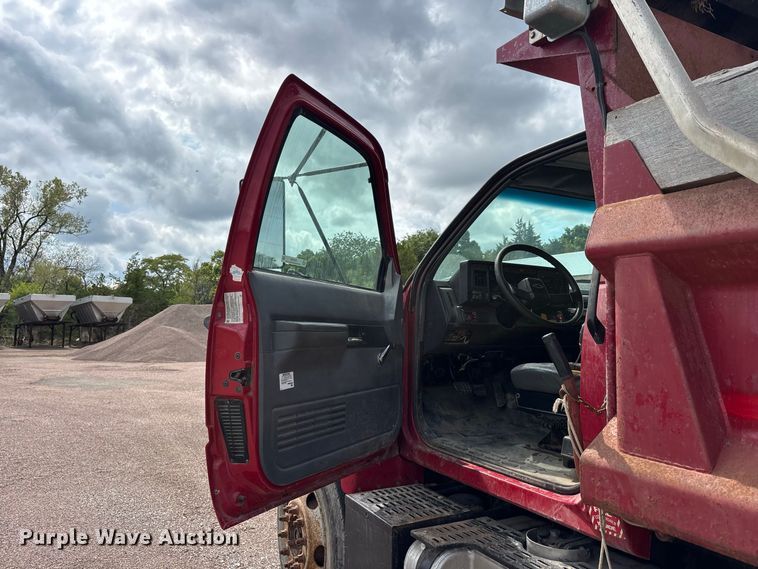 image for item ER3320 2000 Chevrolet C7 dump truck