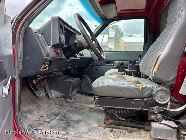 image for item ER3320 2000 Chevrolet C7 dump truck