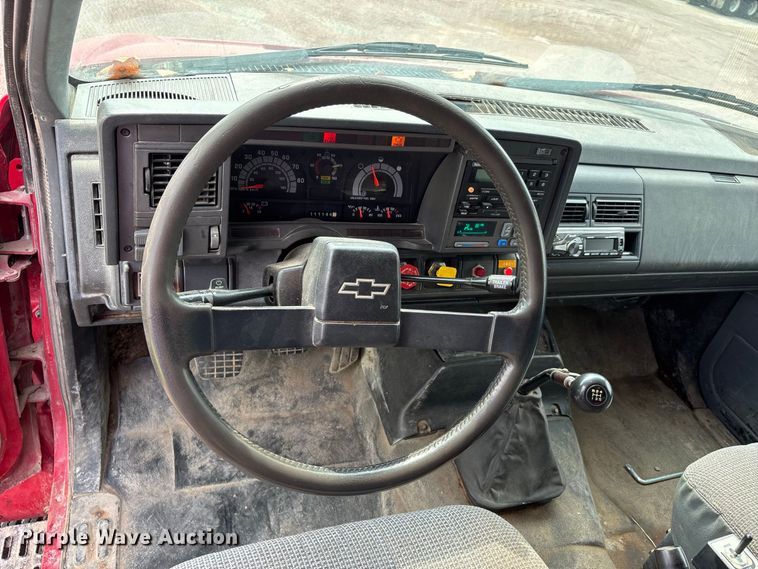 image for item ER3320 2000 Chevrolet C7 dump truck