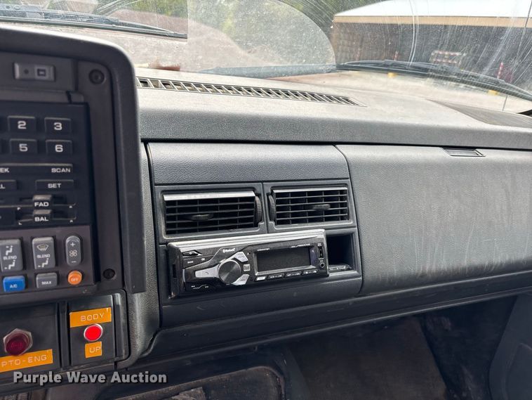 image for item ER3320 2000 Chevrolet C7 dump truck