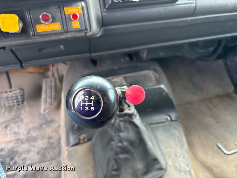 image for item ER3320 2000 Chevrolet C7 dump truck
