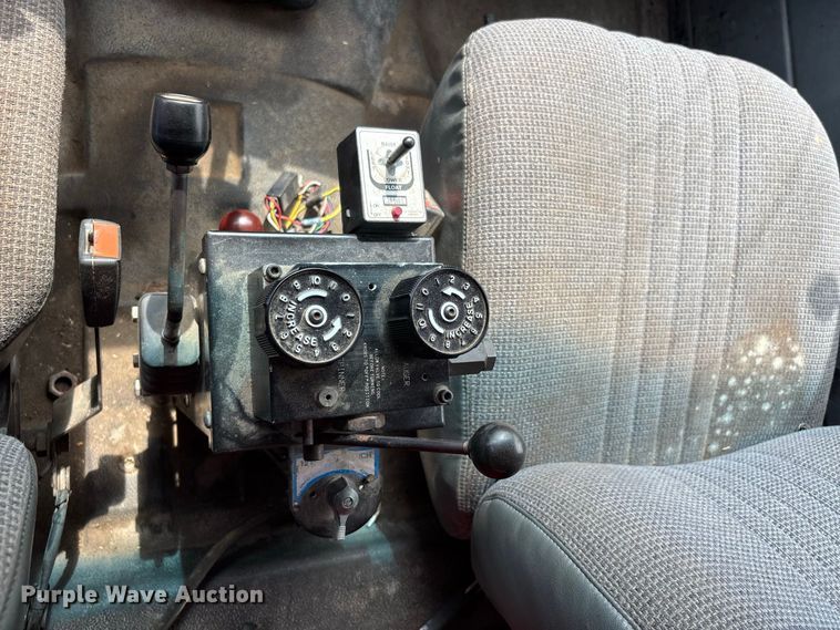 image for item ER3320 2000 Chevrolet C7 dump truck