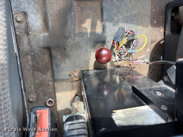 image for item ER3320 2000 Chevrolet C7 dump truck
