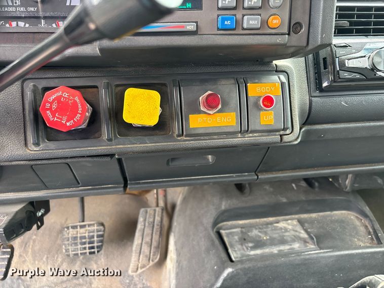 image for item ER3320 2000 Chevrolet C7 dump truck