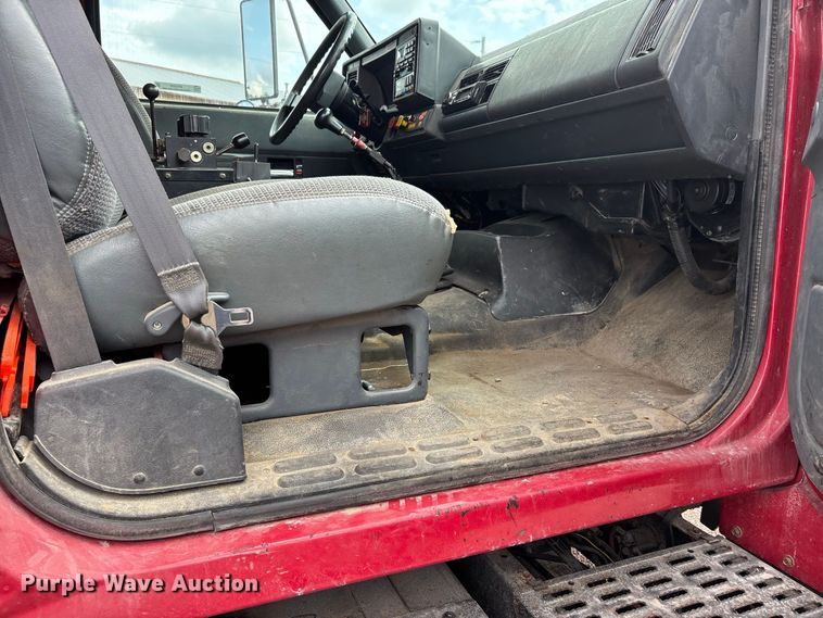 image for item ER3320 2000 Chevrolet C7 dump truck