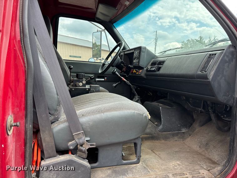 image for item ER3320 2000 Chevrolet C7 dump truck