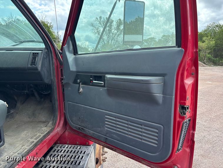 image for item ER3320 2000 Chevrolet C7 dump truck