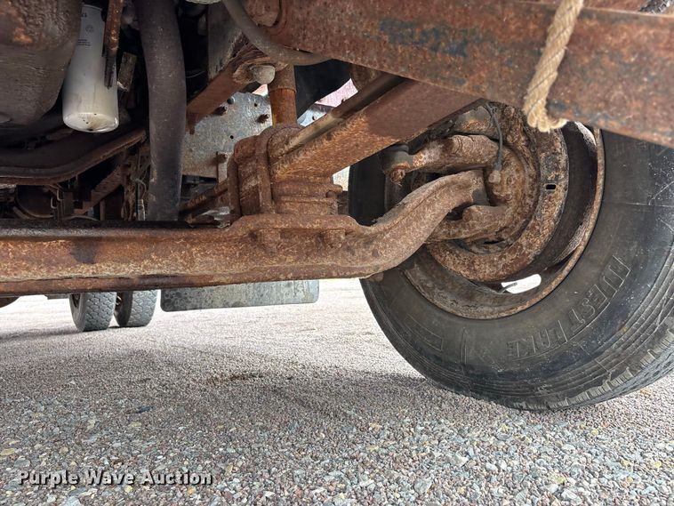 image for item ER3320 2000 Chevrolet C7 dump truck