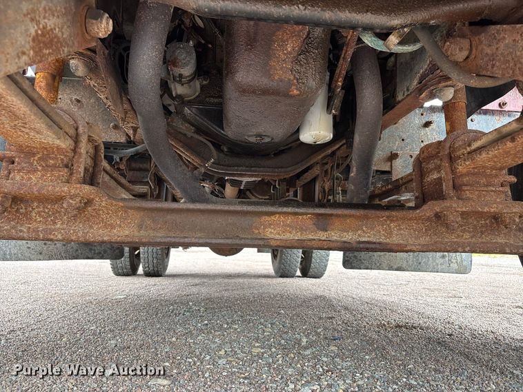 image for item ER3320 2000 Chevrolet C7 dump truck