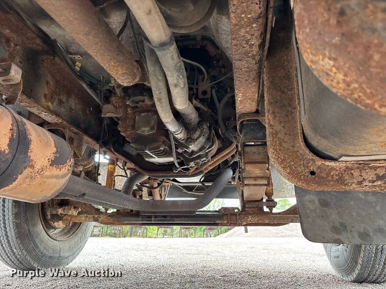 image for item ER3320 2000 Chevrolet C7 dump truck