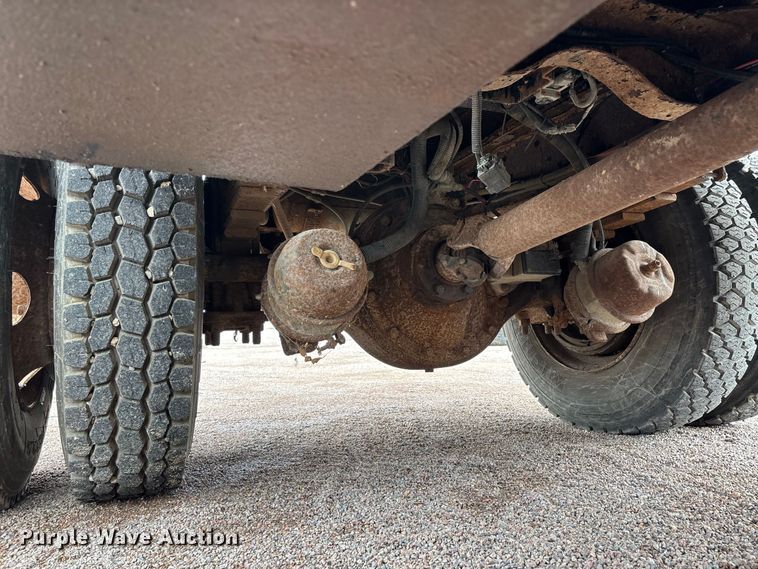 image for item ER3320 2000 Chevrolet C7 dump truck
