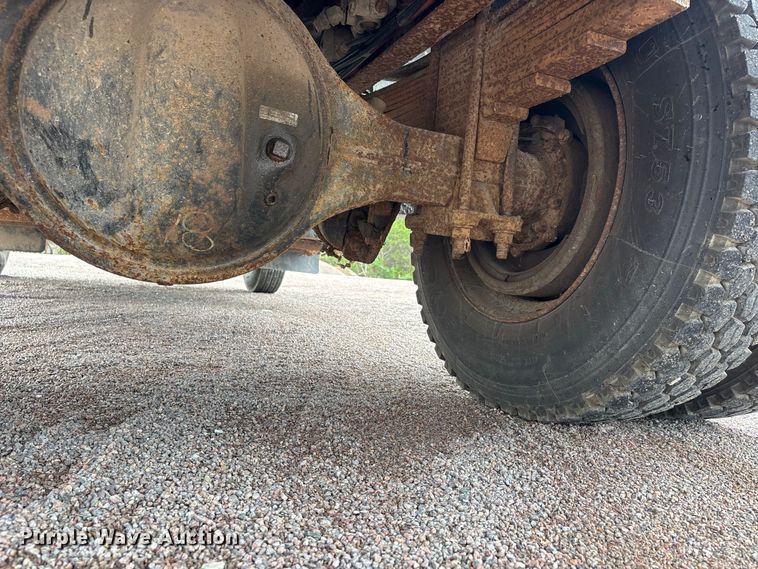 image for item ER3320 2000 Chevrolet C7 dump truck