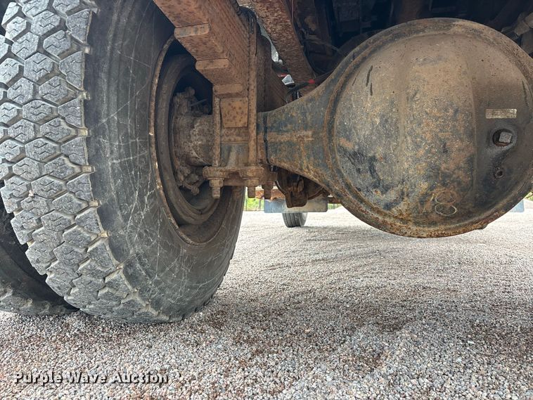 image for item ER3320 2000 Chevrolet C7 dump truck