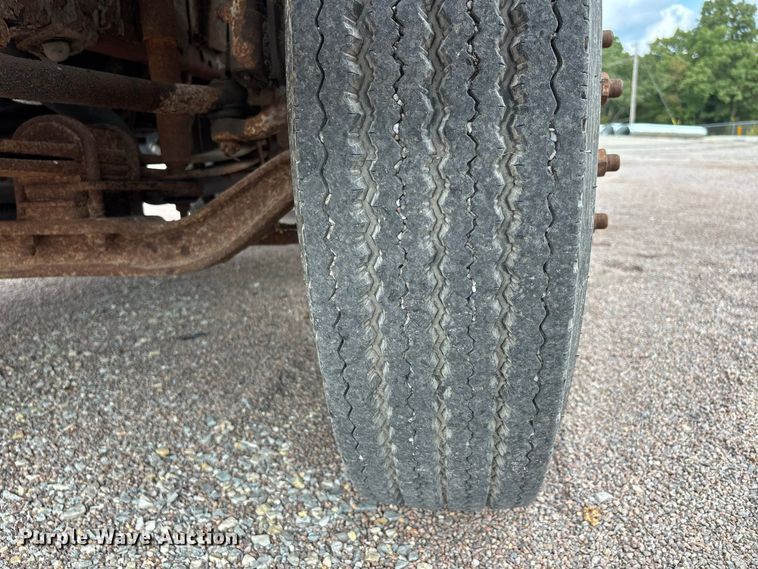 image for item ER3320 2000 Chevrolet C7 dump truck