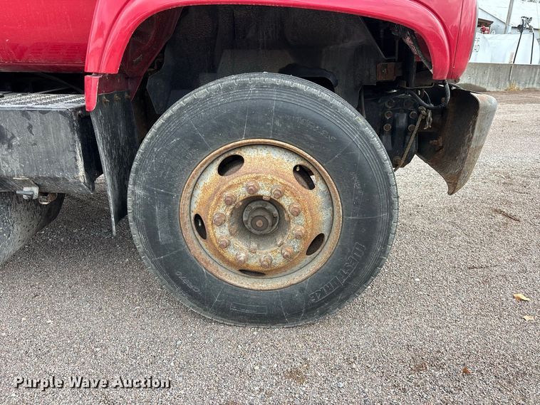 image for item ER3320 2000 Chevrolet C7 dump truck