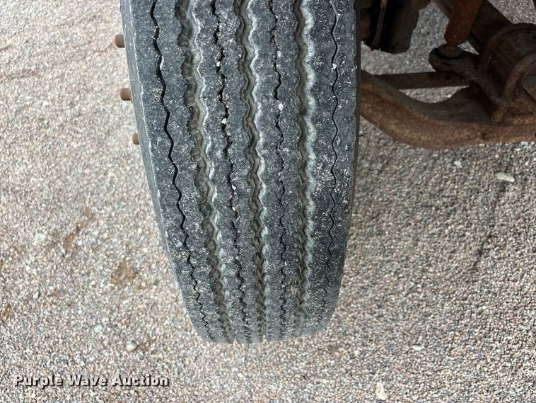 image for item ER3320 2000 Chevrolet C7 dump truck