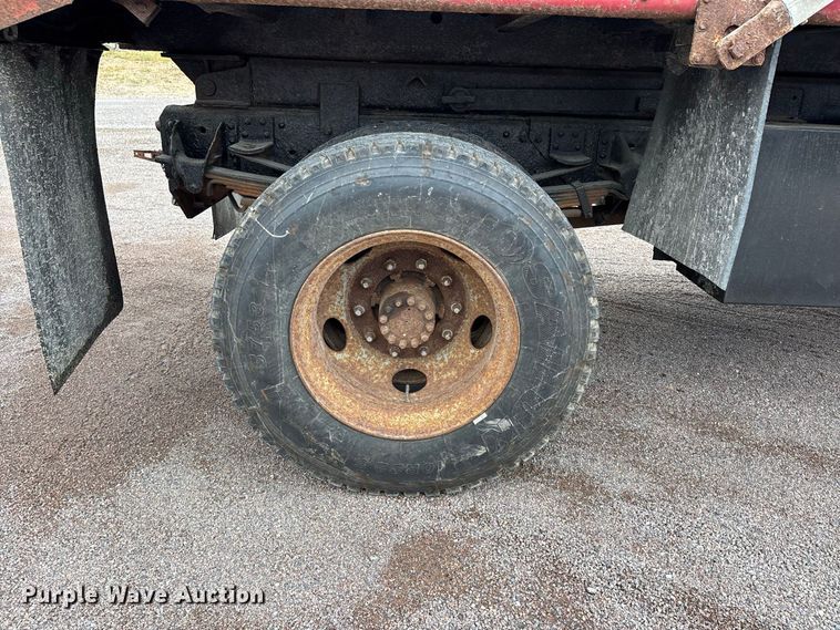 image for item ER3320 2000 Chevrolet C7 dump truck