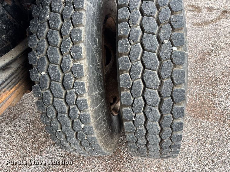 image for item ER3320 2000 Chevrolet C7 dump truck