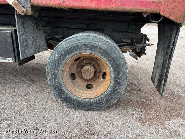 image for item ER3320 2000 Chevrolet C7 dump truck