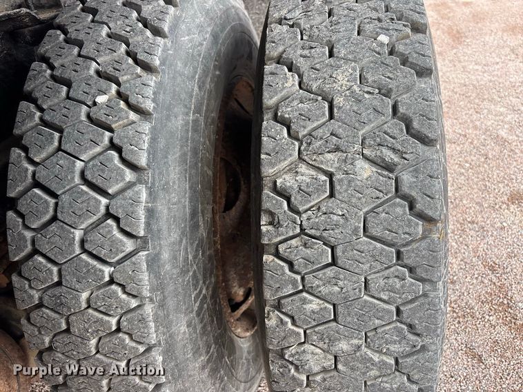 image for item ER3320 2000 Chevrolet C7 dump truck