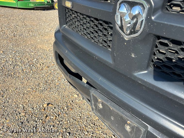 image for item ER3346U 2018 RAM 2500 utility bed pickup truck