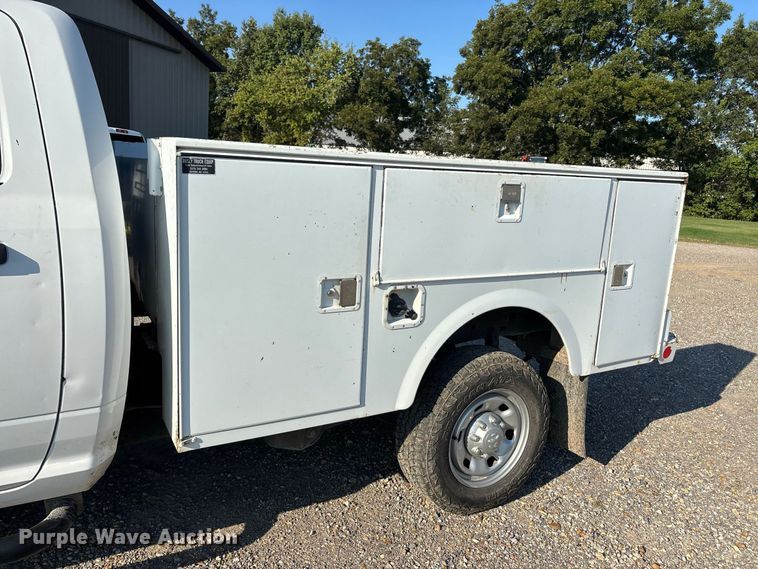 image for item ER3346U 2018 RAM 2500 utility bed pickup truck