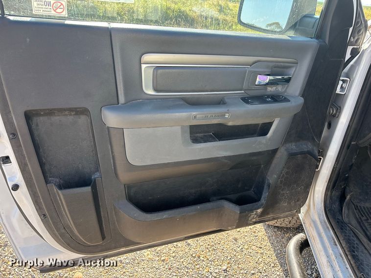 image for item ER3346U 2018 RAM 2500 utility bed pickup truck