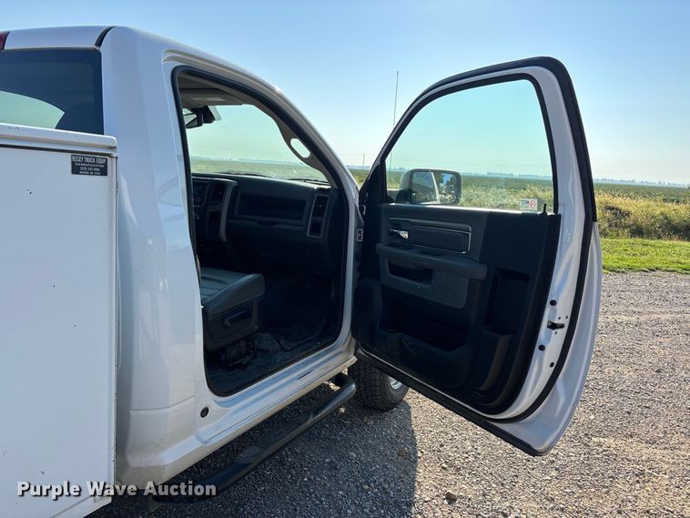 image for item ER3346U 2018 RAM 2500 utility bed pickup truck