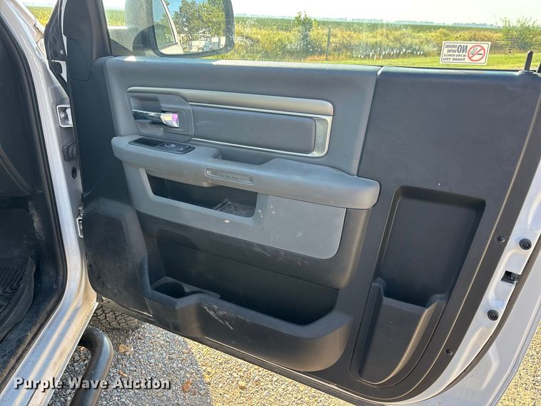 image for item ER3346 2018 RAM 2500 utility bed pickup truck