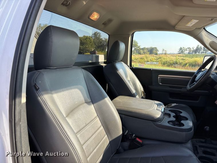 image for item ER3346 2018 RAM 2500 utility bed pickup truck
