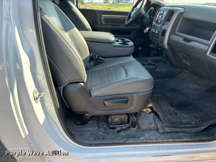 image for item ER3346 2018 RAM 2500 utility bed pickup truck