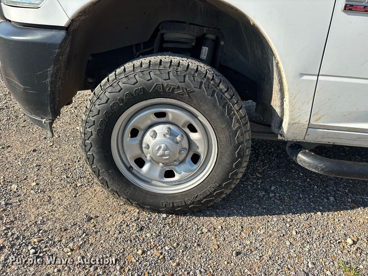 image for item ER3346 2018 RAM 2500 utility bed pickup truck