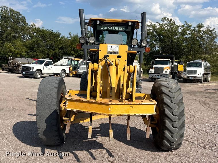 image for item ER3351 2011 John Deere 670G motor grader