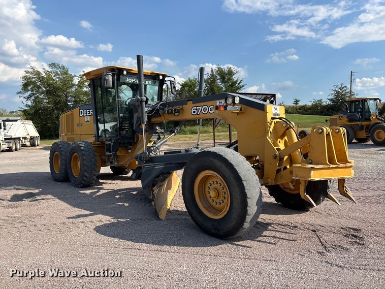 image for item ER3351 2011 John Deere 670G motor grader
