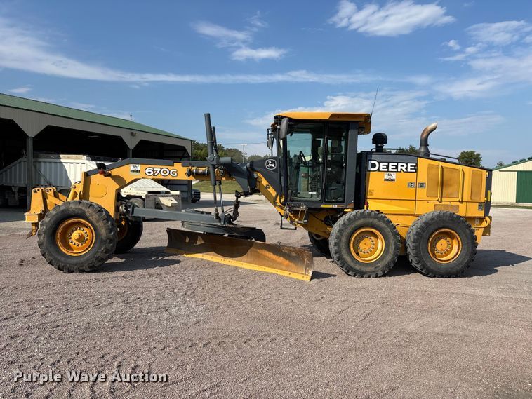 image for item ER3351 2011 John Deere 670G motor grader