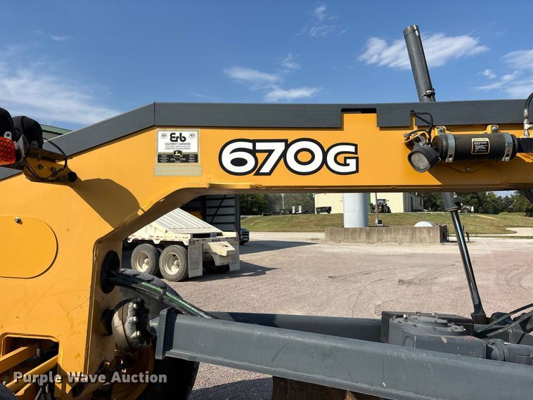 image for item ER3351 2011 John Deere 670G motor grader