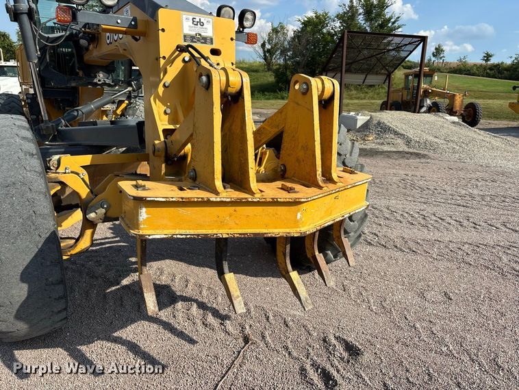 image for item ER3351 2011 John Deere 670G motor grader
