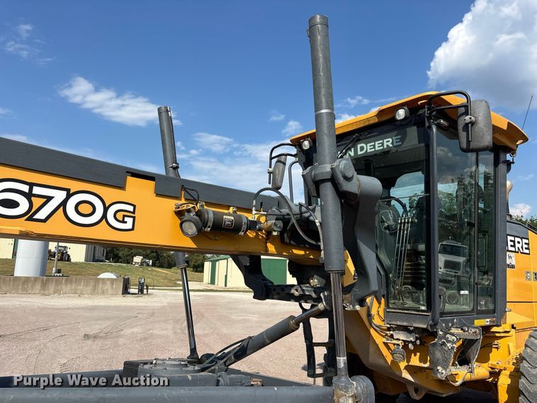 image for item ER3351 2011 John Deere 670G motor grader