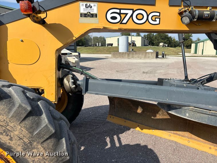 image for item ER3351 2011 John Deere 670G motor grader