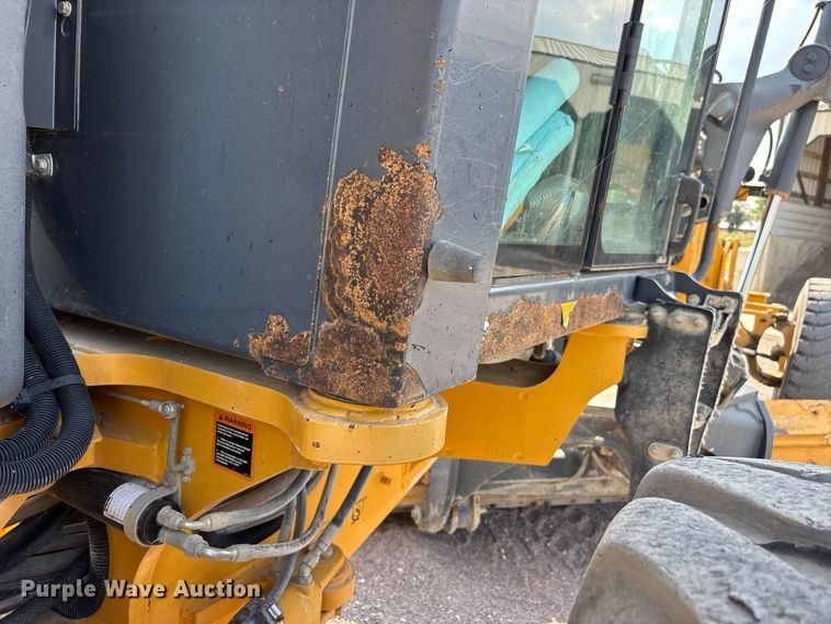 image for item ER3351 2011 John Deere 670G motor grader