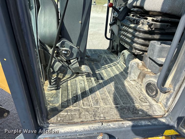 image for item ER3351 2011 John Deere 670G motor grader