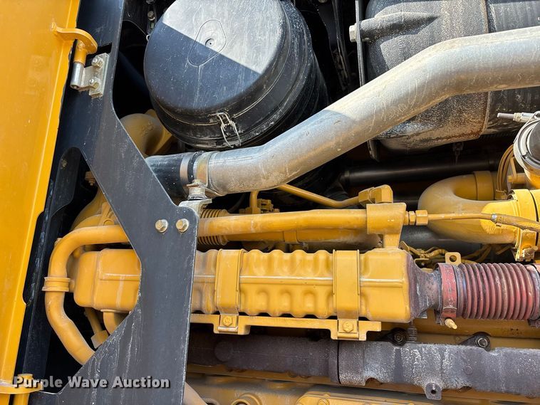 image for item ER3351 2011 John Deere 670G motor grader