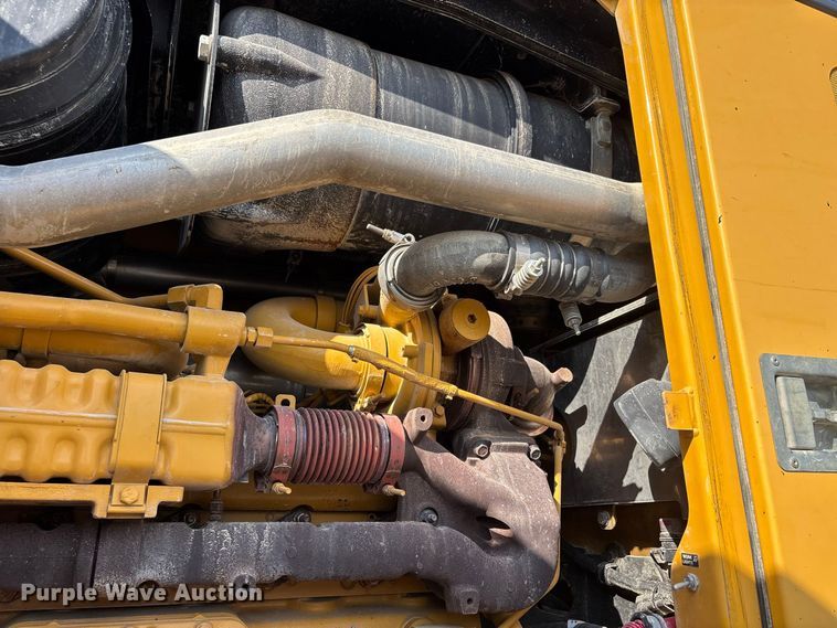 image for item ER3351 2011 John Deere 670G motor grader